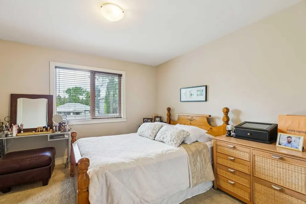 446 18 Avenue NE Calgary AB T2E 1N4