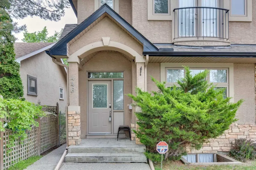 446 18 Avenue NE Calgary AB T2E 1N4