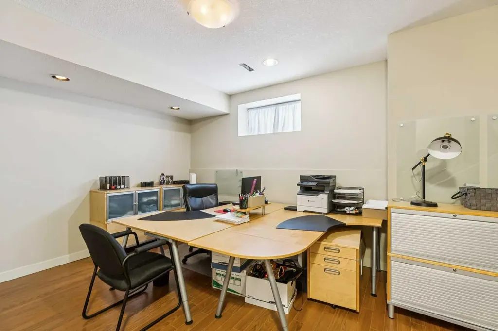 446 18 Avenue NE Calgary AB T2E 1N4