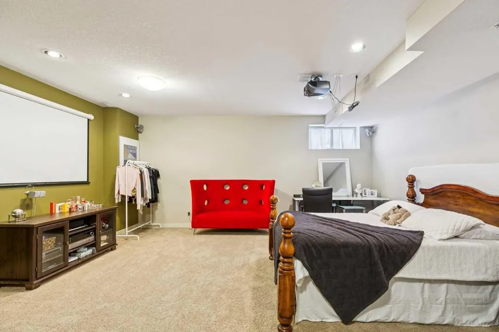 446 18 Avenue NE Calgary AB T2E 1N4