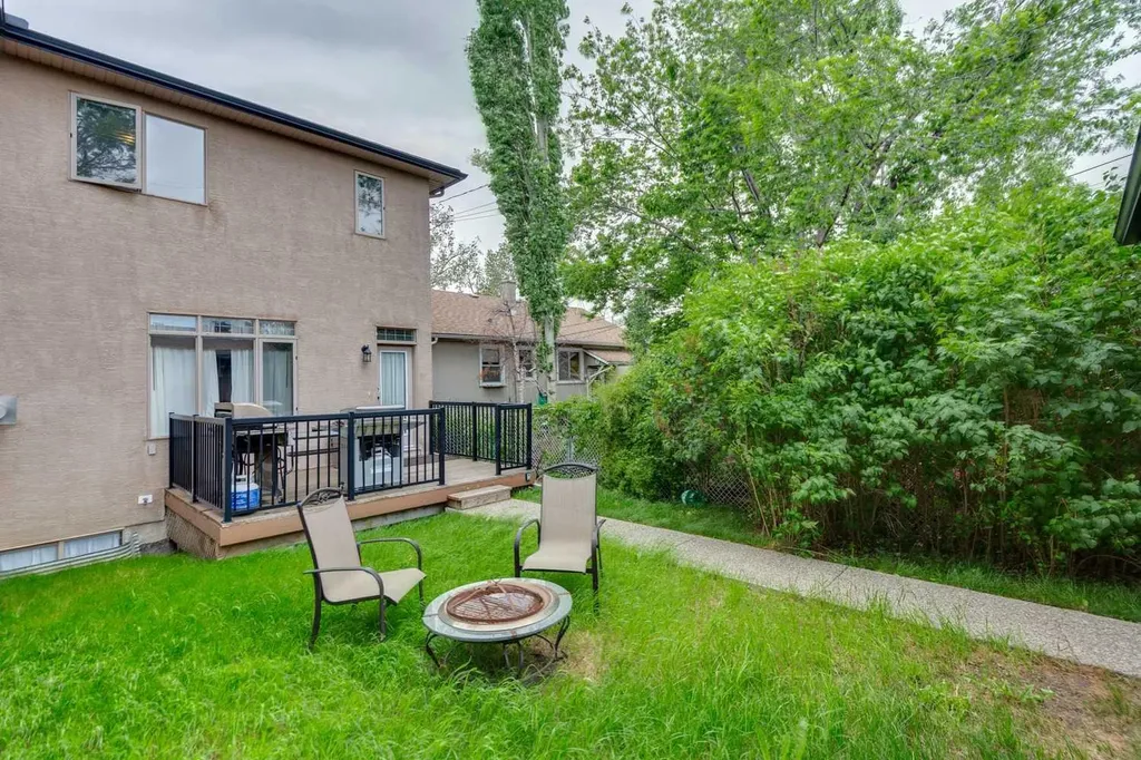 446 18 Avenue NE Calgary AB T2E 1N4