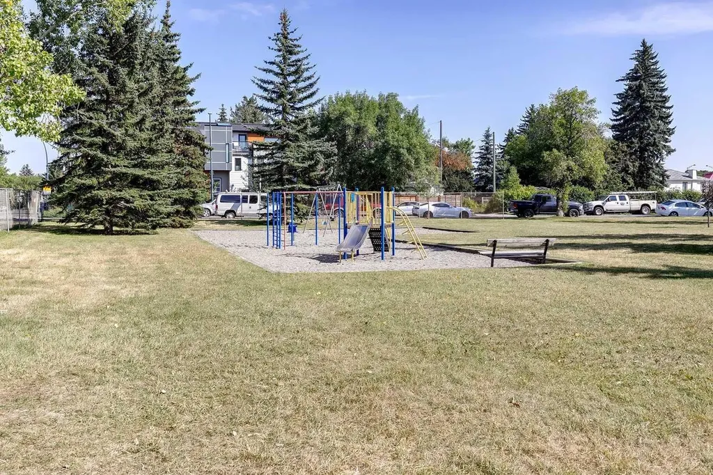446 18 Avenue NE Calgary AB T2E 1N4