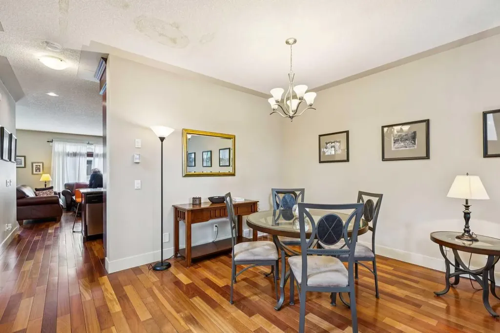 446 18 Avenue NE Calgary AB T2E 1N4
