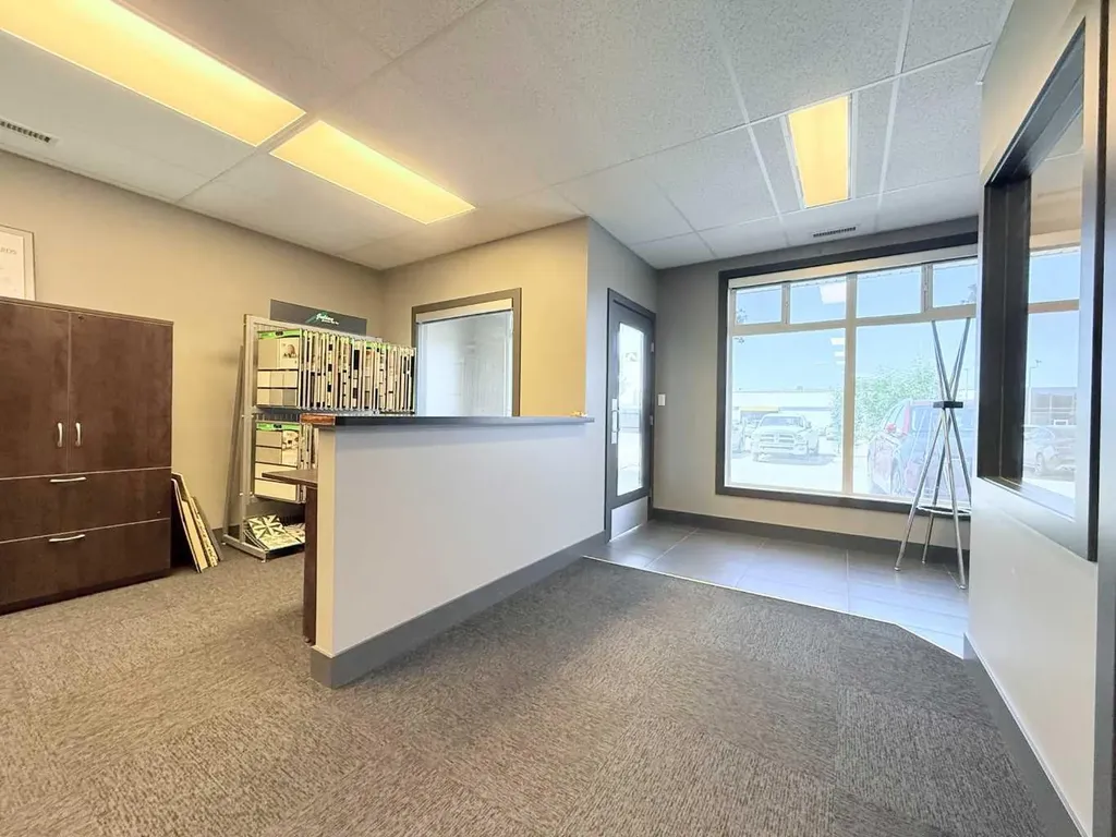 9814 97 Street Grande Prairie AB T8W 2G7