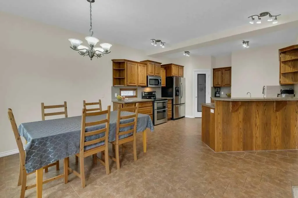 161 Hillcrest Boulevard Strathmore AB T1P0A3