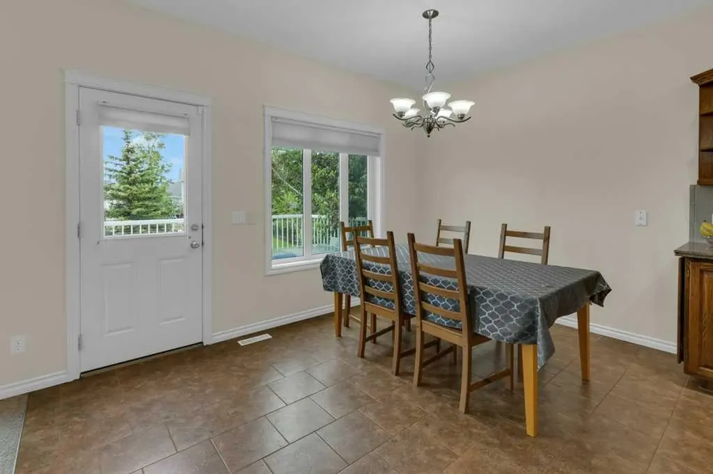 161 Hillcrest Boulevard Strathmore AB T1P0A3