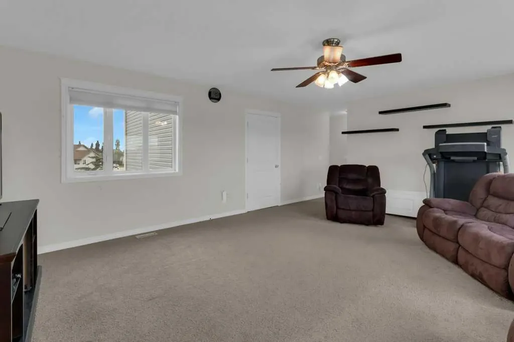 161 Hillcrest Boulevard Strathmore AB T1P0A3