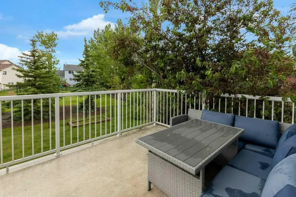 161 Hillcrest Boulevard Strathmore AB T1P0A3