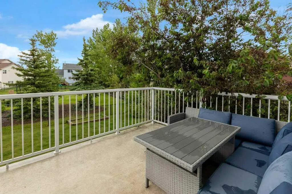 161 Hillcrest Boulevard Strathmore AB T1P0A3