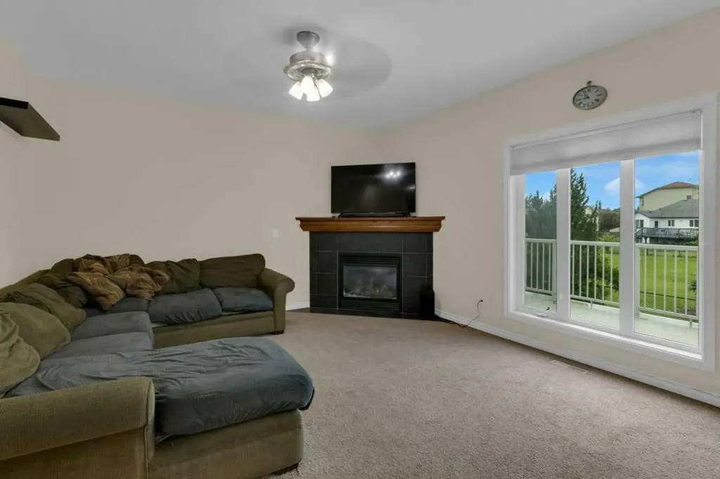 161 Hillcrest Boulevard Strathmore AB T1P0A3