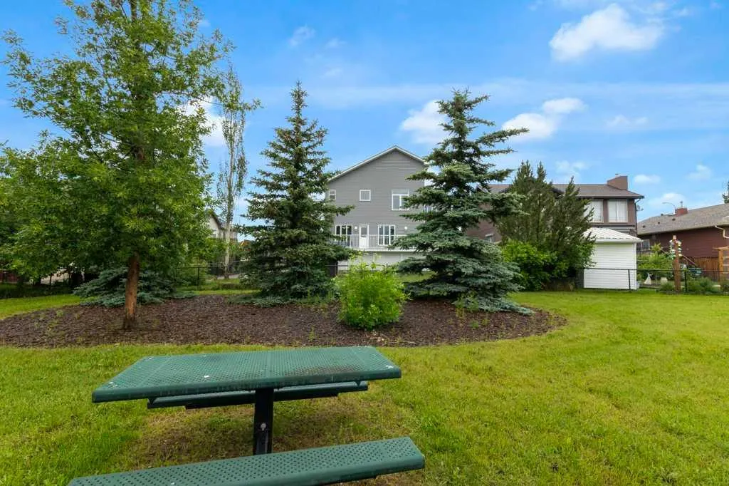 161 Hillcrest Boulevard Strathmore AB T1P0A3