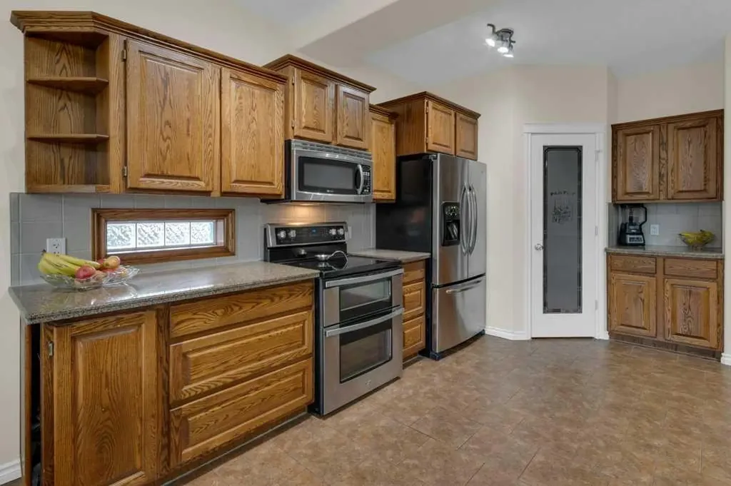 161 Hillcrest Boulevard Strathmore AB T1P0A3
