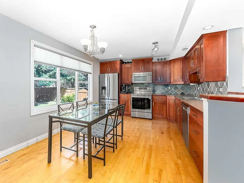 81 Somme Manor SW Calgary AB T2T6J3