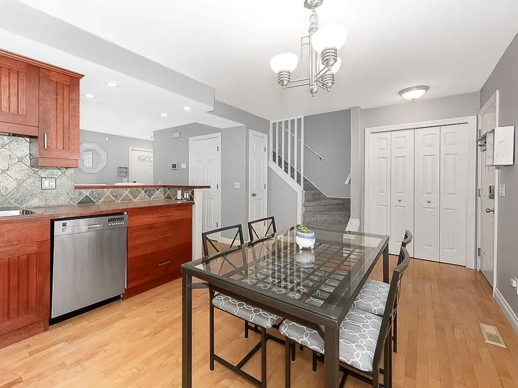 81 Somme Manor SW Calgary AB T2T6J3