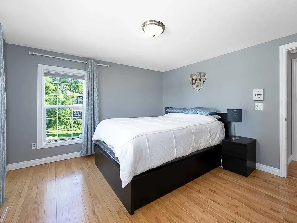 81 Somme Manor SW Calgary AB T2T6J3