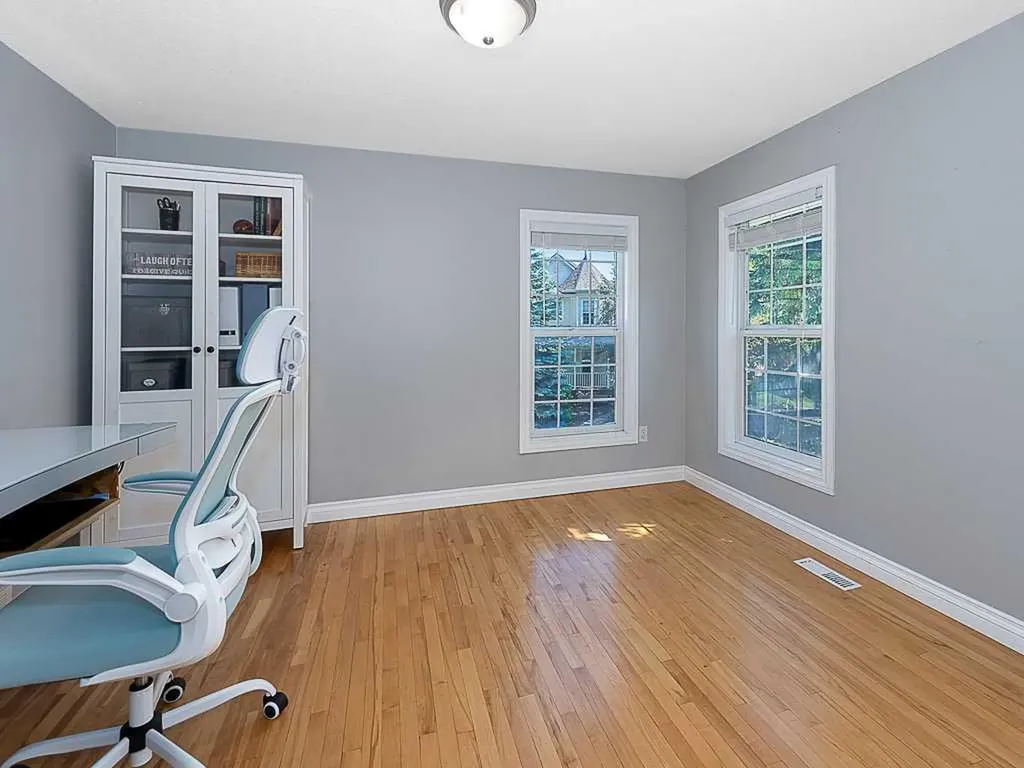 81 Somme Manor SW Calgary AB T2T6J3