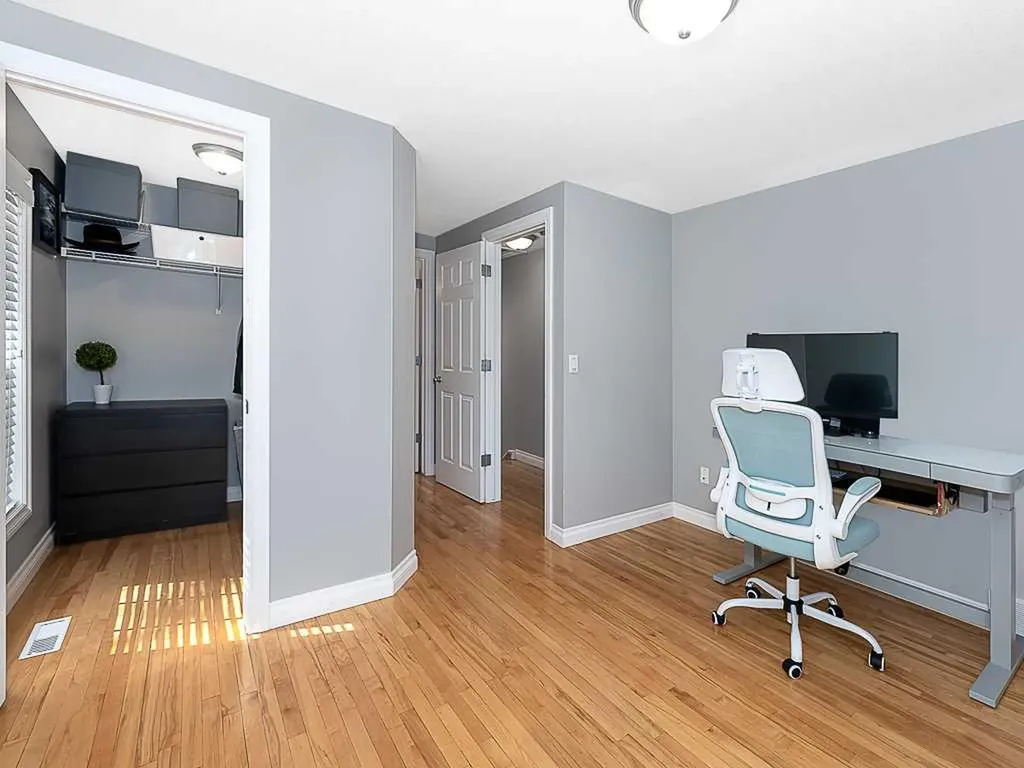 81 Somme Manor SW Calgary AB T2T6J3