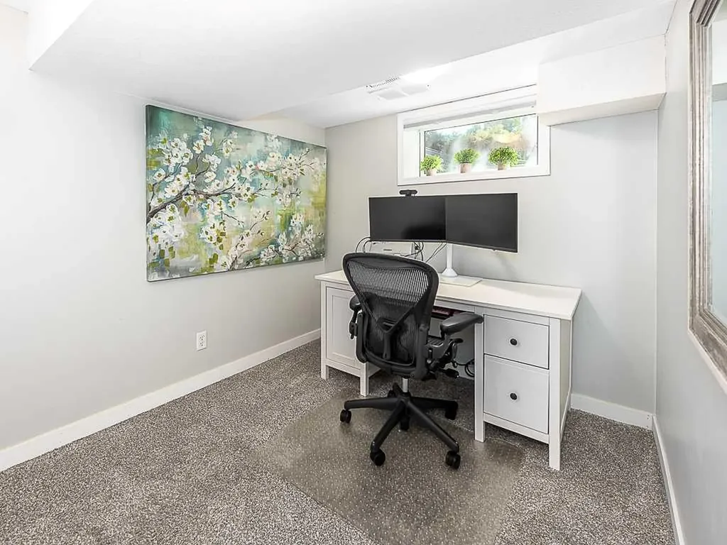 81 Somme Manor SW Calgary AB T2T6J3