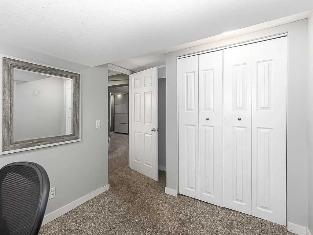 81 Somme Manor SW Calgary AB T2T6J3