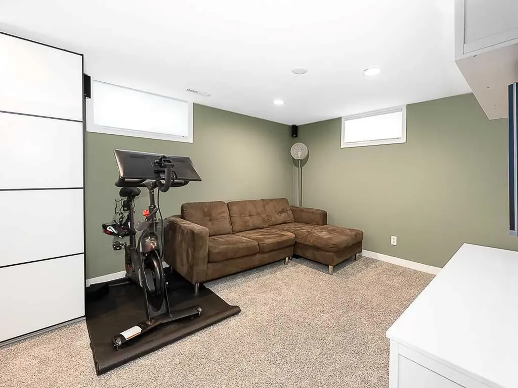 81 Somme Manor SW Calgary AB T2T6J3