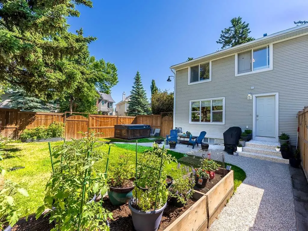 81 Somme Manor SW Calgary AB T2T6J3