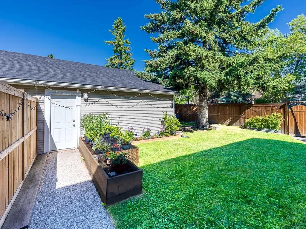81 Somme Manor SW Calgary AB T2T6J3