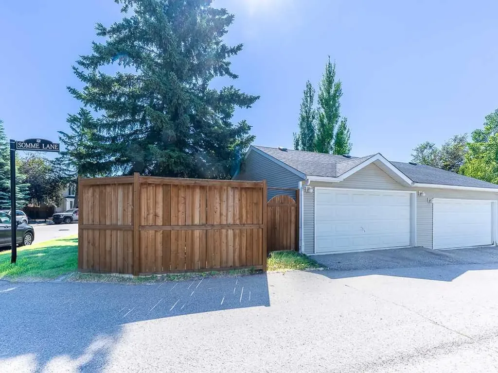 81 Somme Manor SW Calgary AB T2T6J3