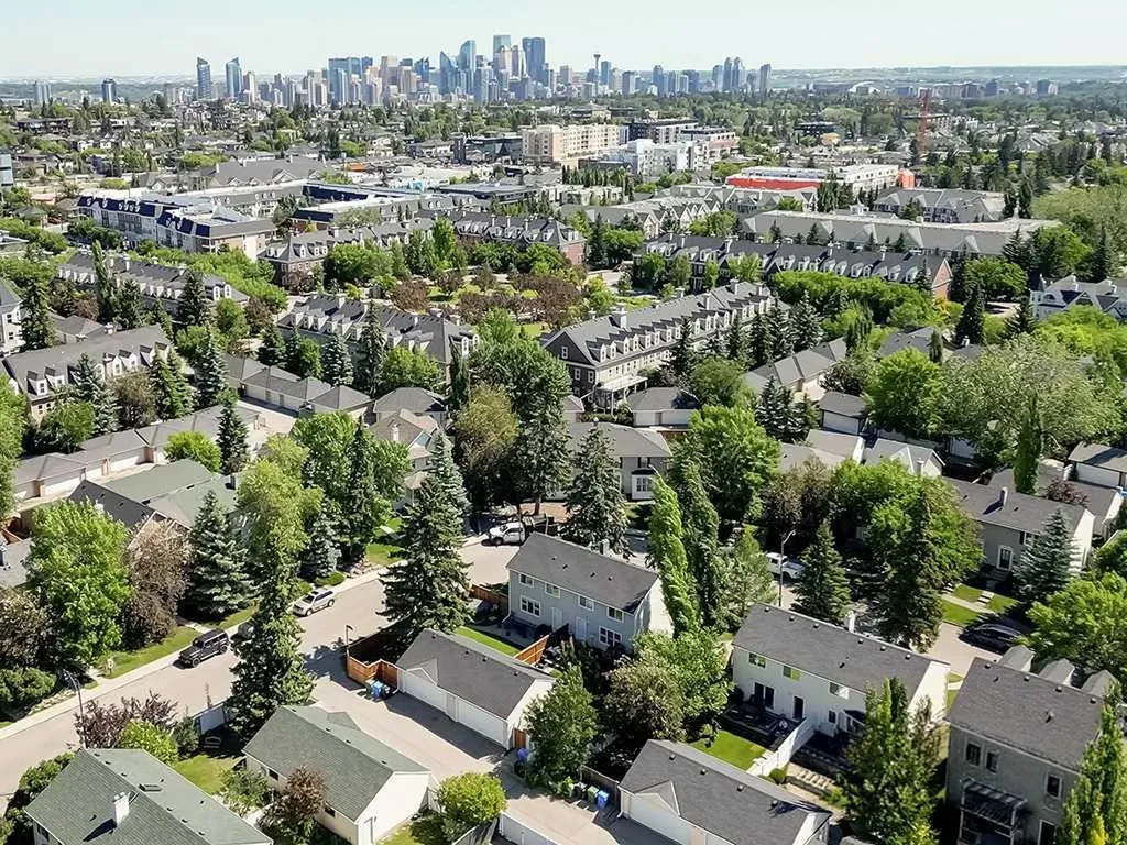81 Somme Manor SW Calgary AB T2T6J3