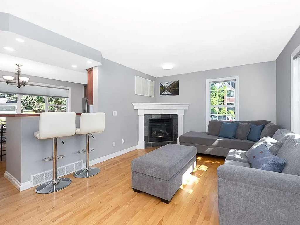 81 Somme Manor SW Calgary AB T2T6J3