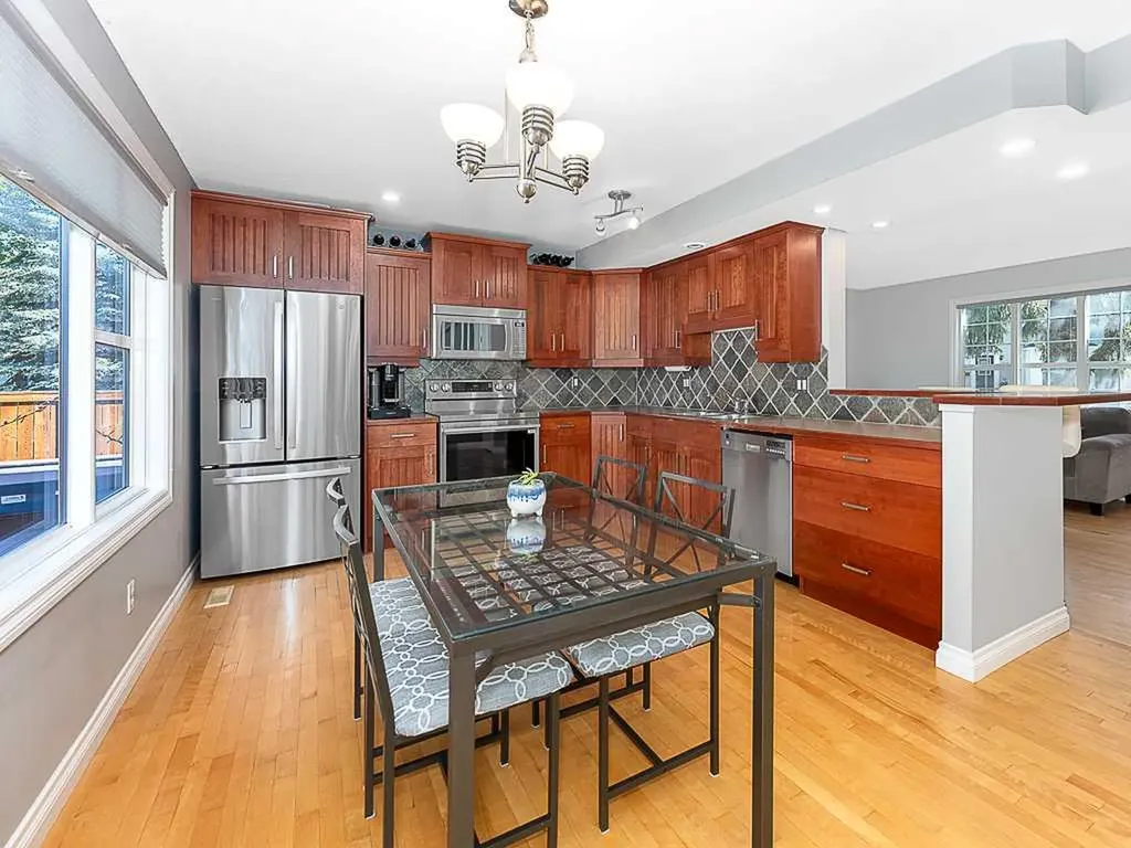 81 Somme Manor SW Calgary AB T2T6J3