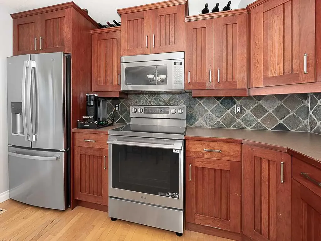 81 Somme Manor SW Calgary AB T2T6J3