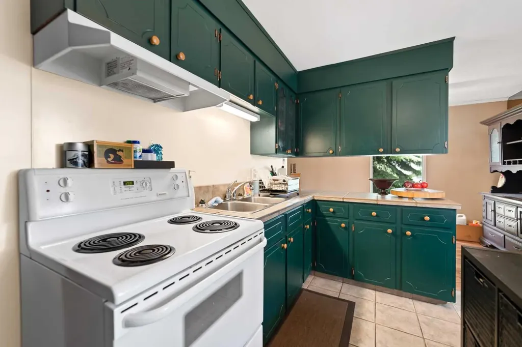 6756 Huntchester Road NE Calgary AB T2K 5E7