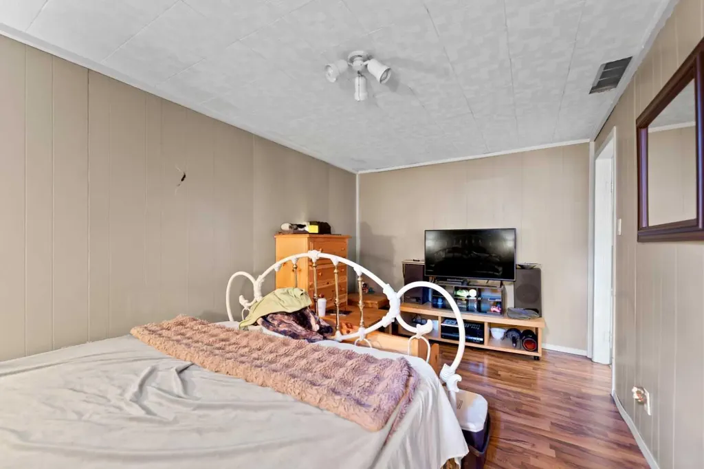 6756 Huntchester Road NE Calgary AB T2K 5E7