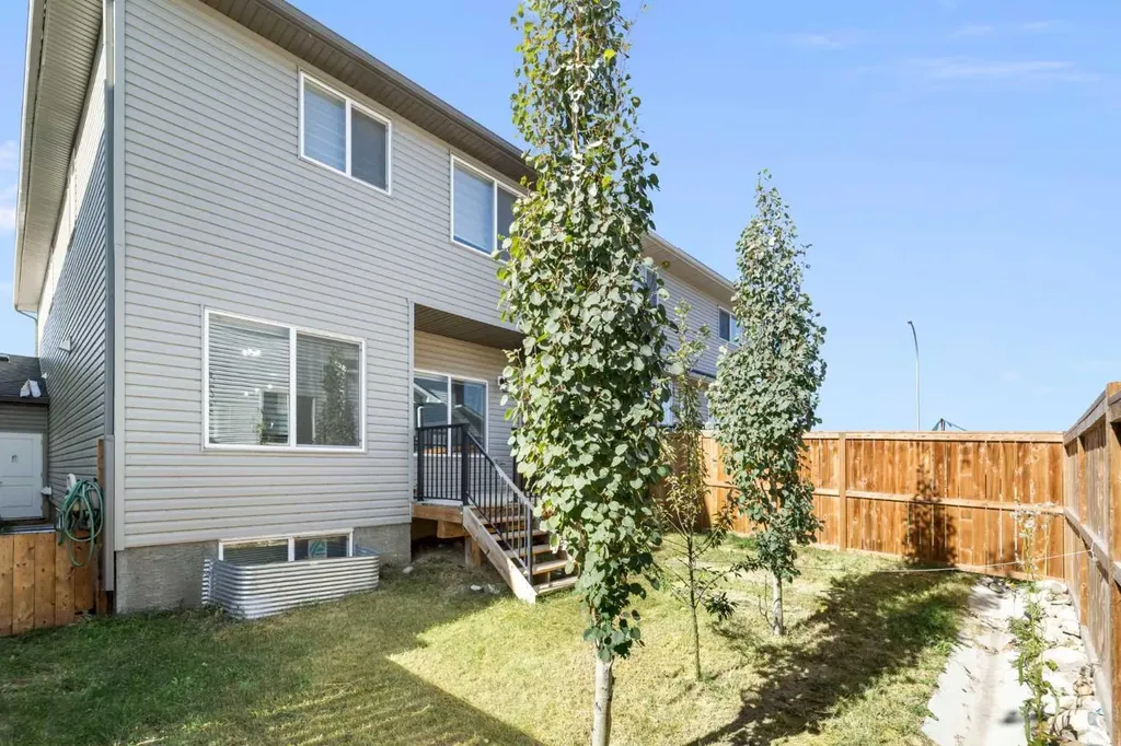 628 Edgefield Street Strathmore AB T1P 0H5