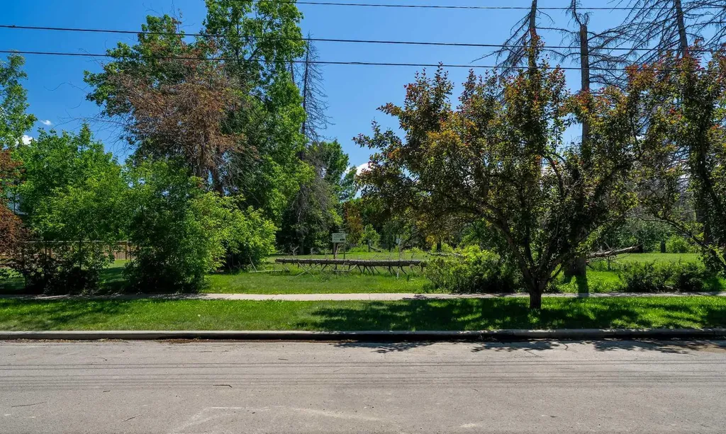 409 40 Avenue SW Calgary AB T2S 0X5