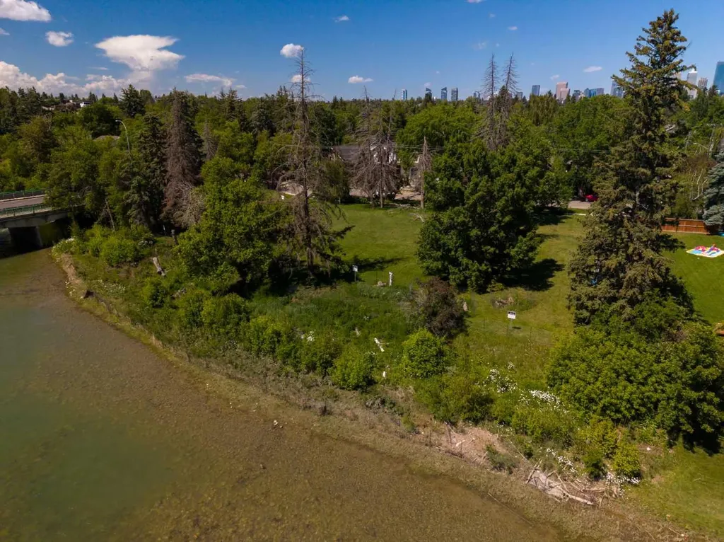 409 40 Avenue SW Calgary AB T2S 0X5