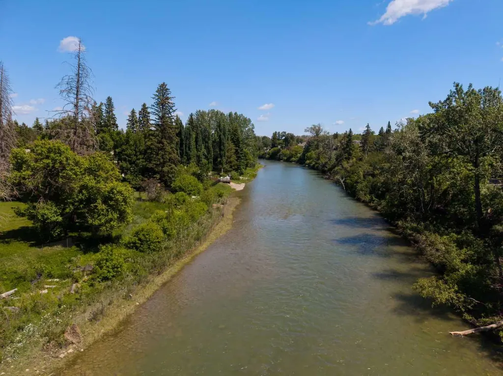 409 40 Avenue SW Calgary AB T2S 0X5