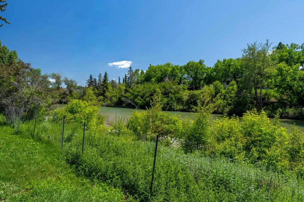 409 40 Avenue SW Calgary AB T2S 0X5