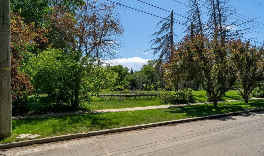409 40 Avenue SW Calgary AB T2S 0X5