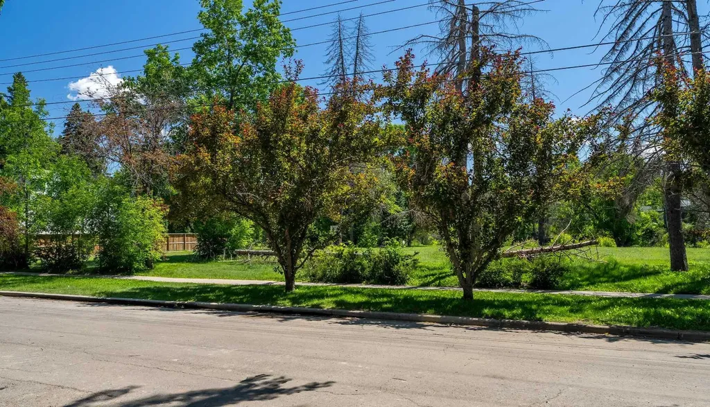 409 40 Avenue SW Calgary AB T2S 0X5
