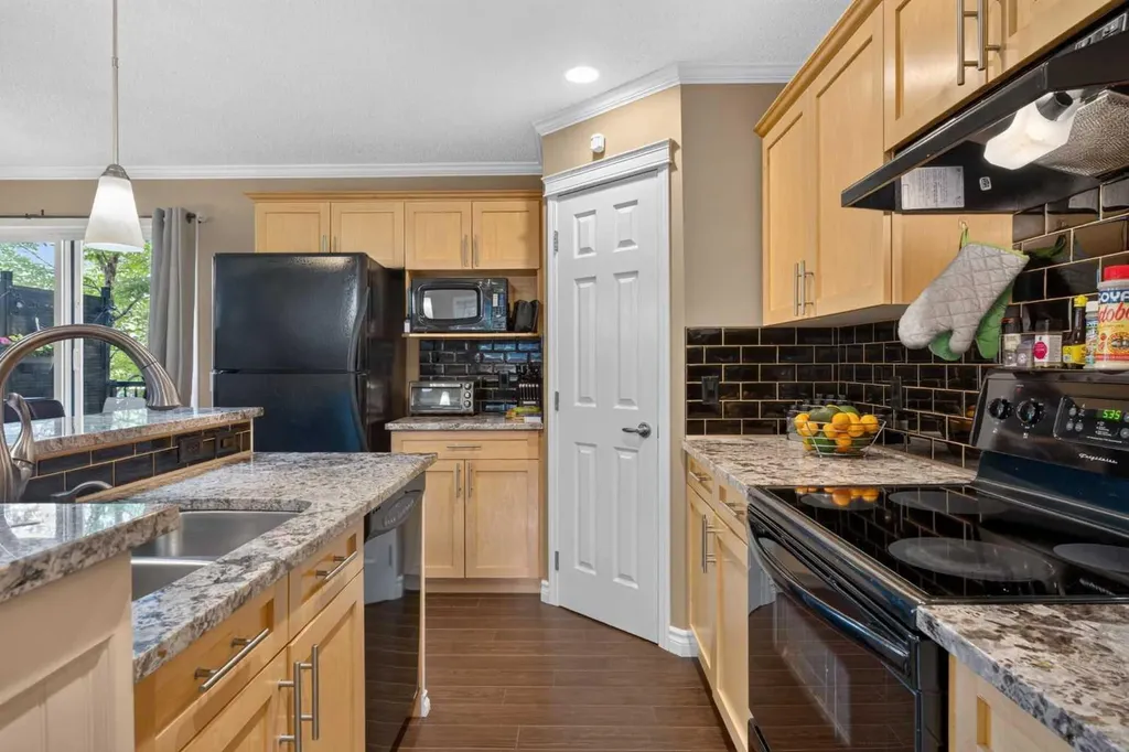 22 Panatella Park NW Calgary AB T3K 6K4