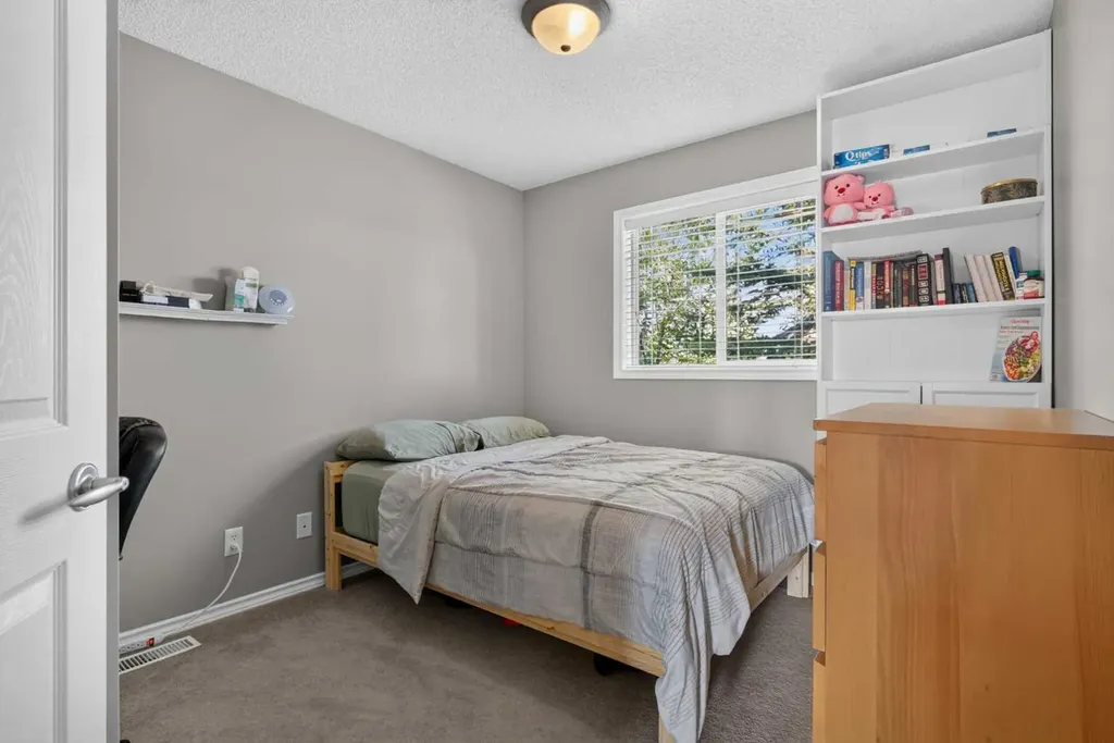 22 Panatella Park NW Calgary AB T3K 6K4