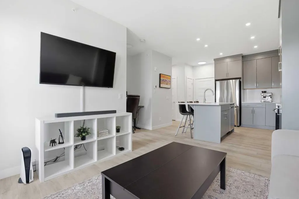 2117 81 Street SW Calgary AB T3H 6H5