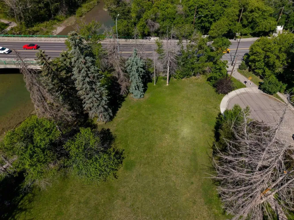 415 40 Avenue SW Calgary AB T2S 0X5