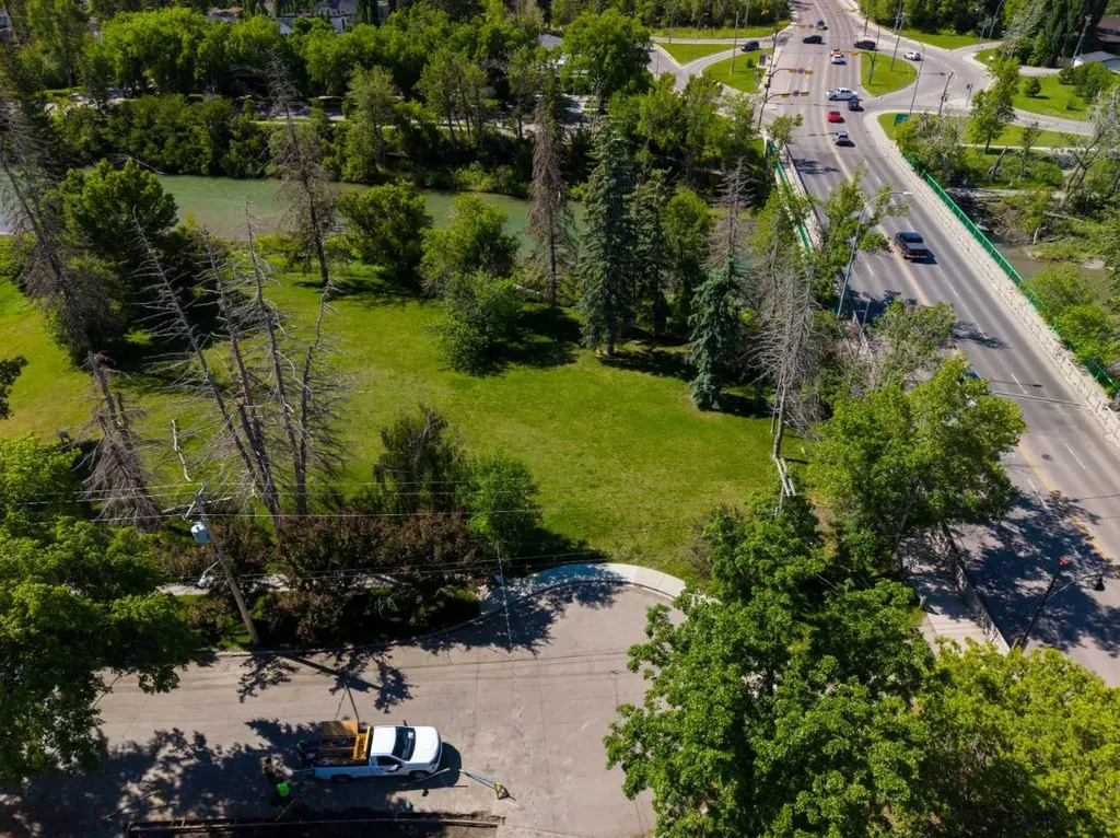 415 40 Avenue SW Calgary AB T2S 0X5