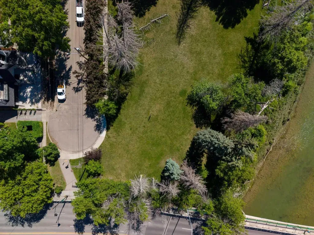 415 40 Avenue SW Calgary AB T2S 0X5