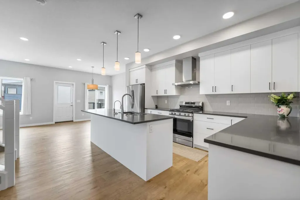 47 Carringvue Passage NW Calgary AB T3P 2G4