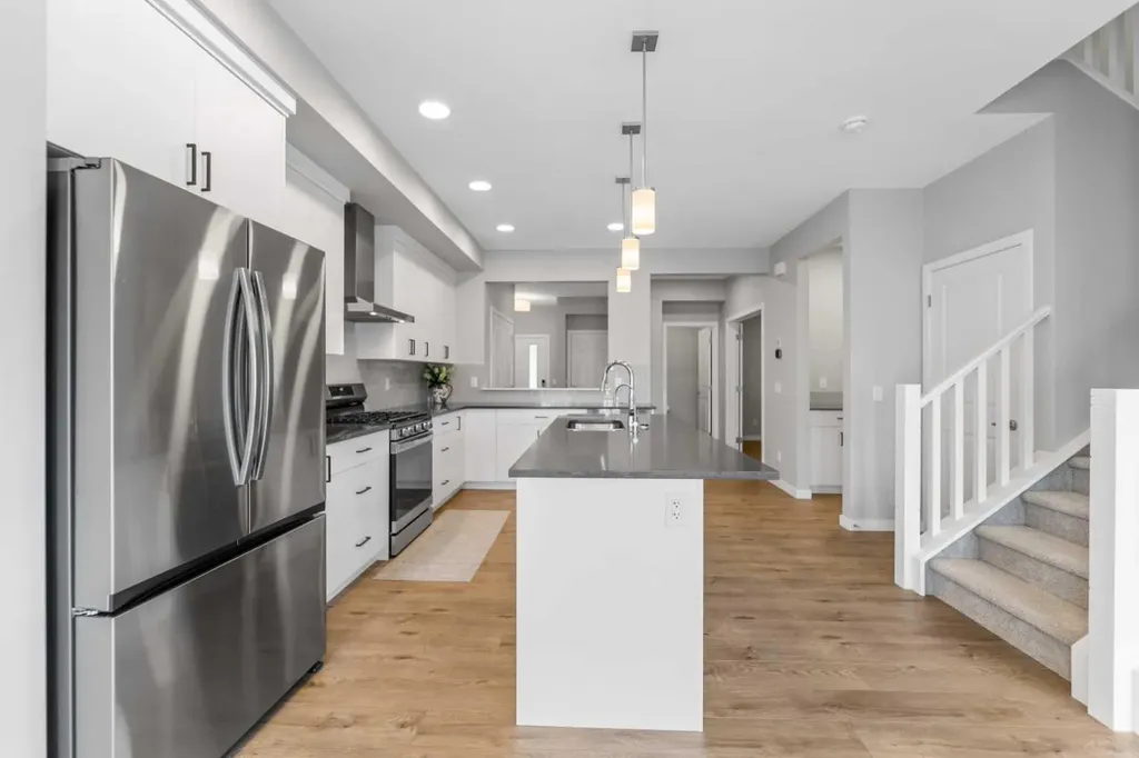 47 Carringvue Passage NW Calgary AB T3P 2G4