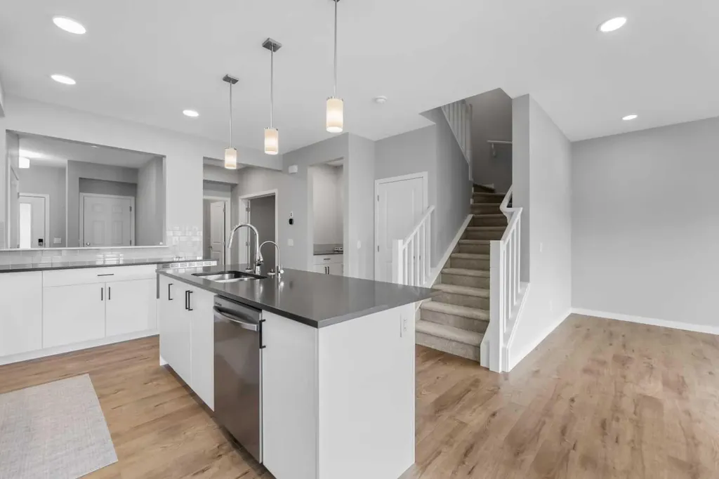 47 Carringvue Passage NW Calgary AB T3P 2G4