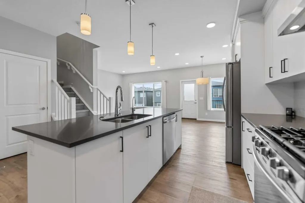 47 Carringvue Passage NW Calgary AB T3P 2G4